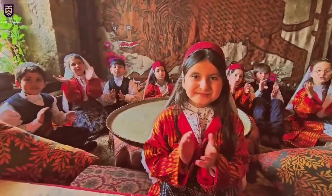 Atatürk Üniversitesi Özel Vakıf Okulları öğrencileri, popüler olan Van Türküsü'nün