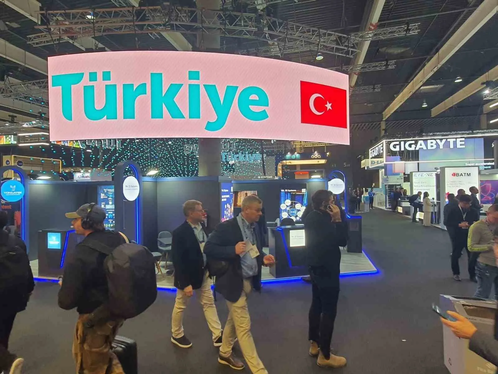 İTO Başkanı Şekib Avdagiç, MWC Barselona fuarında Türk şirketlerinin yapay