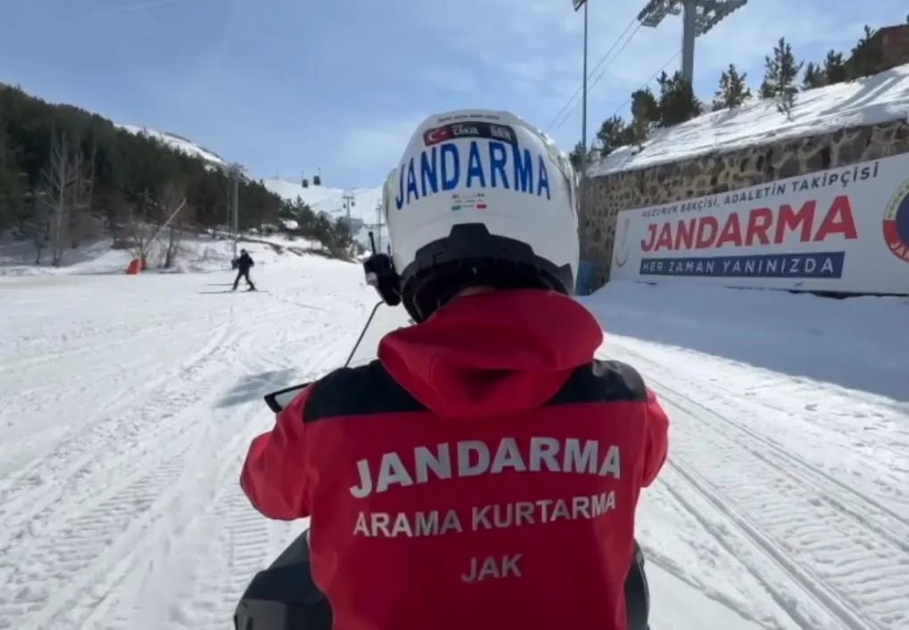 Erzurum'da Palandöken Kayak Merkezi'nde çığ tehlikesi bulunan alanlarda denetimler artarak