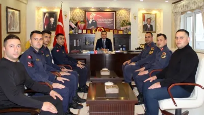 Demirözü Kaymakamı Yasin Şahin, ilçe jandarma personeline başarı belgesi verdi