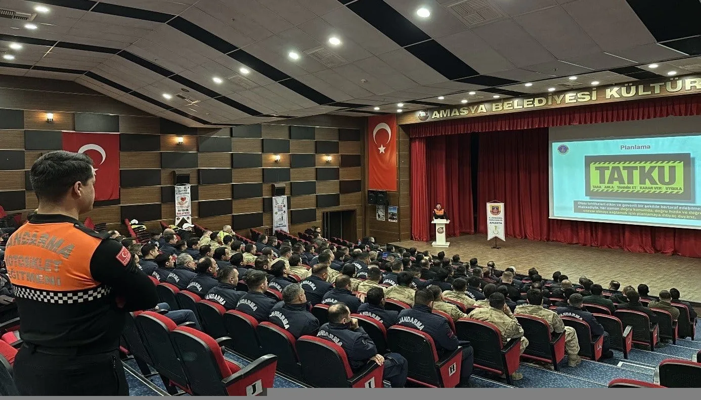 Amasya'da jandarmanın düzenlediği motosiklet eğitimine 155 kişi katıldı. Eğitimde İl