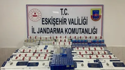 Eskişehir'de kaçak sigara satıcısı olduğu belirlenen ve aracında 860 paket
