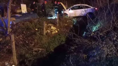 Karadeniz Ereğli'de meydana gelen trafik kazasında B.K. idaresindeki otomobil dereye