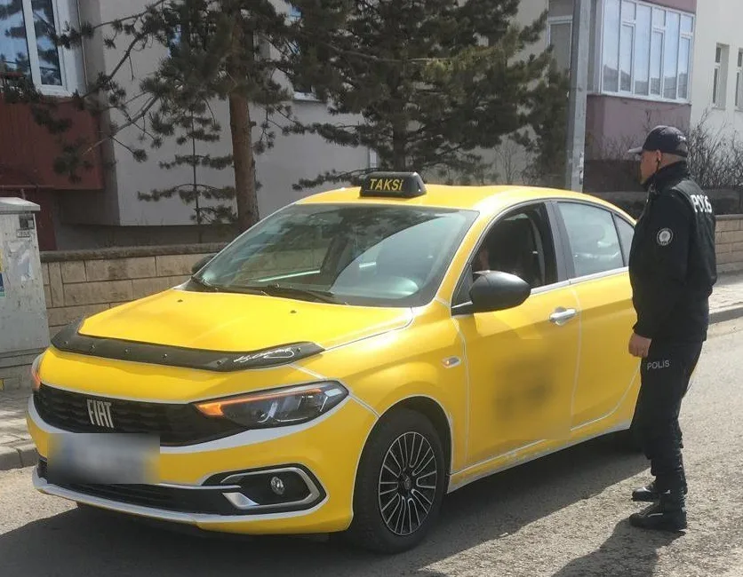 Kars'ta polis ekipleri şok uygulamalarıyla suç unsurlarına göz açtırmıyor. Araç