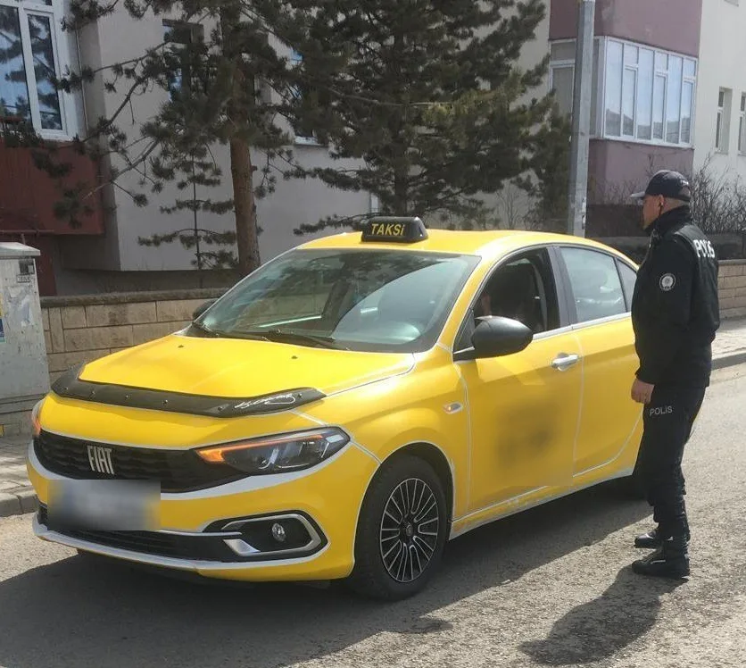 Kars'ta polis ekipleri şok uygulamalarıyla suç unsurlarına göz açtırmıyor. Araç