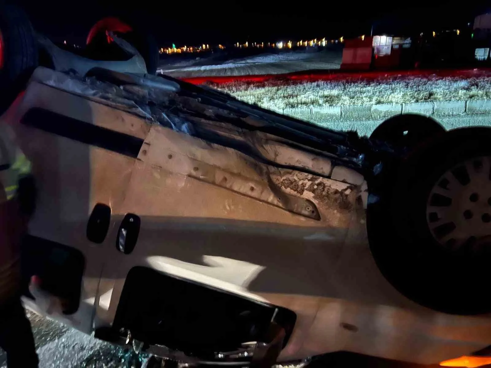 Kars'ta Sanayi Kavşağı Çevreyolu'nda meydana gelen trafik kazasında 2 araç