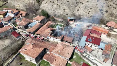 Kastamonu'nun Taşköprü ilçesinde çıkan yangında, Osman Özdemir'e ait evde başlayan