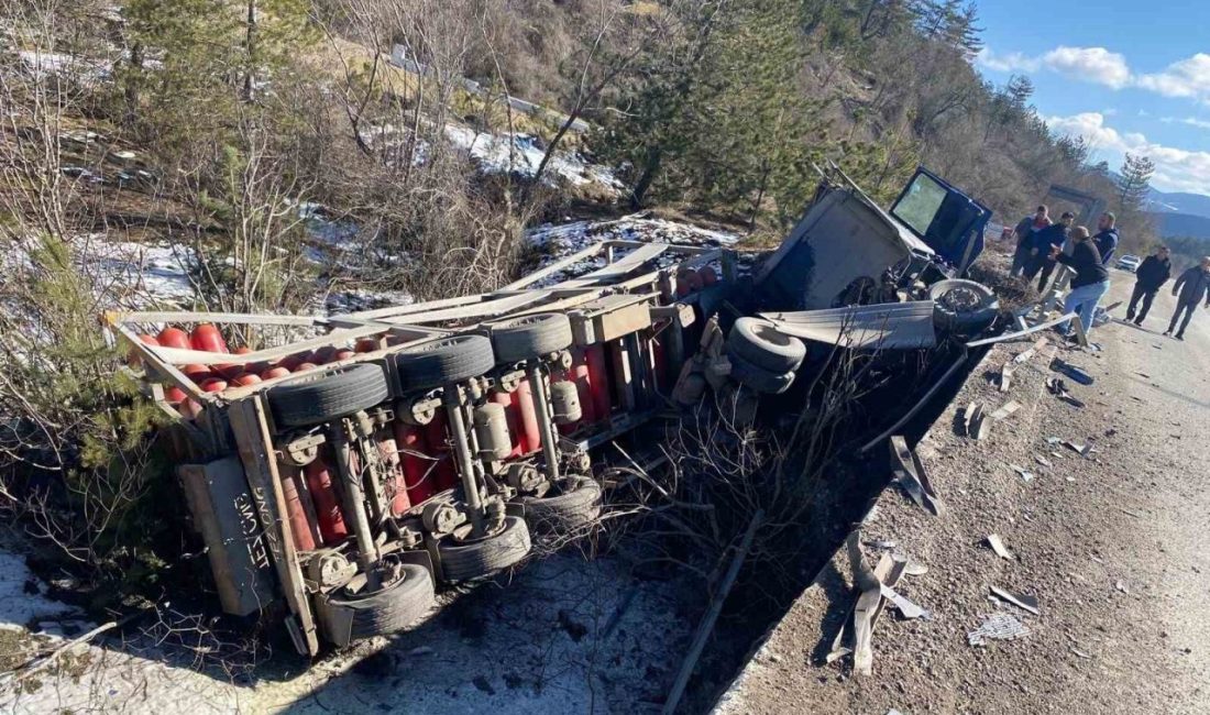 Kastamonu’nun Daday ilçesinde doğalgaz tüplerinin bulunduğu kamyonun devrildiği kazada sürücü