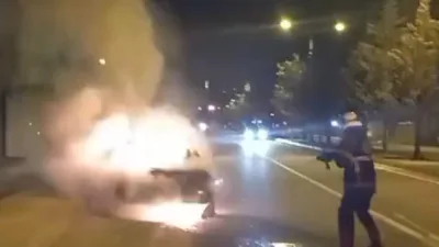 Kastamonu'da Fiat-Tofaş marka otomobilde çıkan yangın itfaiye ekipleri tarafından kontrol