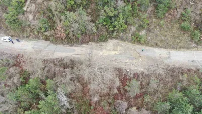 Kastamonu'nun Çatalzeytin ilçesinde kar sularının sebep olduğu heyelan, köyleri birbirine