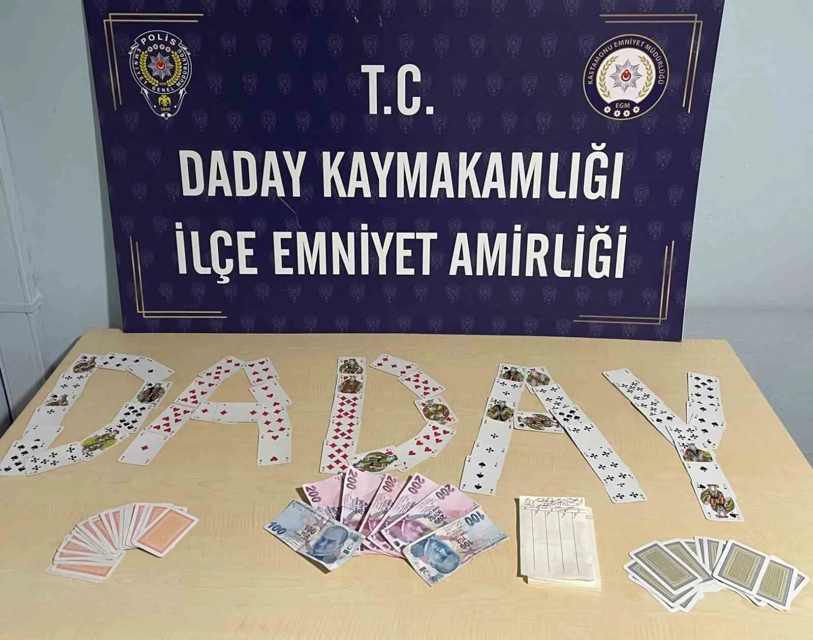 Kastamonu'da Daday ilçesinde kumar oynanan kıraathaneye polis baskını düzenlendi, 5