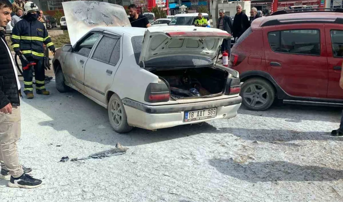 Kastamonu'da otoparkta çıkan otomobil yangını vatandaşlar ve itfaiye ekipleri tarafından