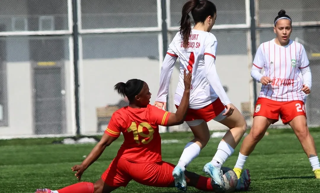 Kayseri Kadın FK ile Gölbaşı Belediyespor arasındaki 1. Lig Play-Off