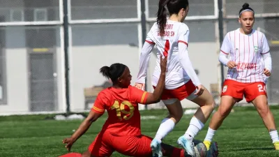 Kayseri Kadın FK ile Gölbaşı Belediyespor arasındaki 1. Lig Play-Off