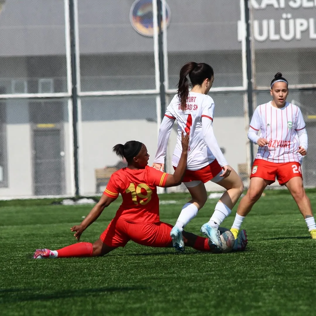 Kayseri Kadın FK ile Gölbaşı Belediyespor arasındaki 1. Lig Play-Off