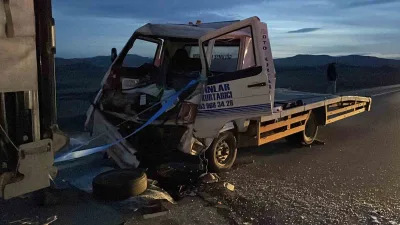 Sivas-Erzincan karayolunda traktörün tarlaya uçması sonucu yaşanan zincirleme kaza, tır