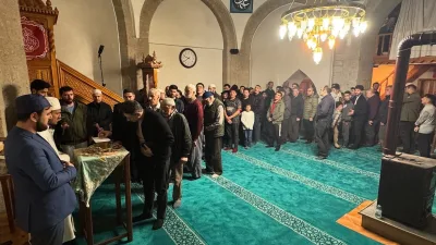 Erzincan'ın Kemaliye ilçesinde Kadir Gecesi'nde cemaat, Dörtyolağzı Camii'nde Peygamber Efendimizin