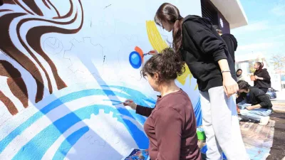 Antalya Kepez'te 8 Mart Dünya Kadınlar Günü'nde trafo binasına yapılan