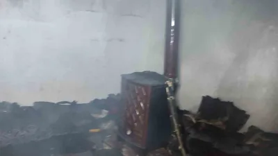 Hatay'ın Kırıkhan ilçesinde Aydınlı Mahallesi'nde çıkan yangın, itfaiye ekipleri tarafından