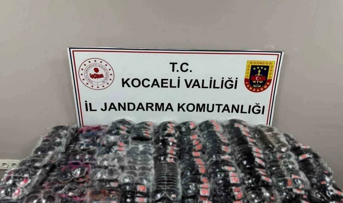 Kocaeli'nin Gölcük ilçesinde ünlü markalara ait sahte 2 bin güneş