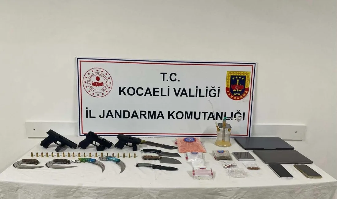 Kocaeli’nin Dilovası ilçesinde jandarma ekipleri bir şüphelinin evinde yapılan aramada