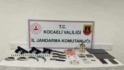 Kocaeli’nin Dilovası ilçesinde jandarma ekipleri bir şüphelinin evinde yapılan aramada