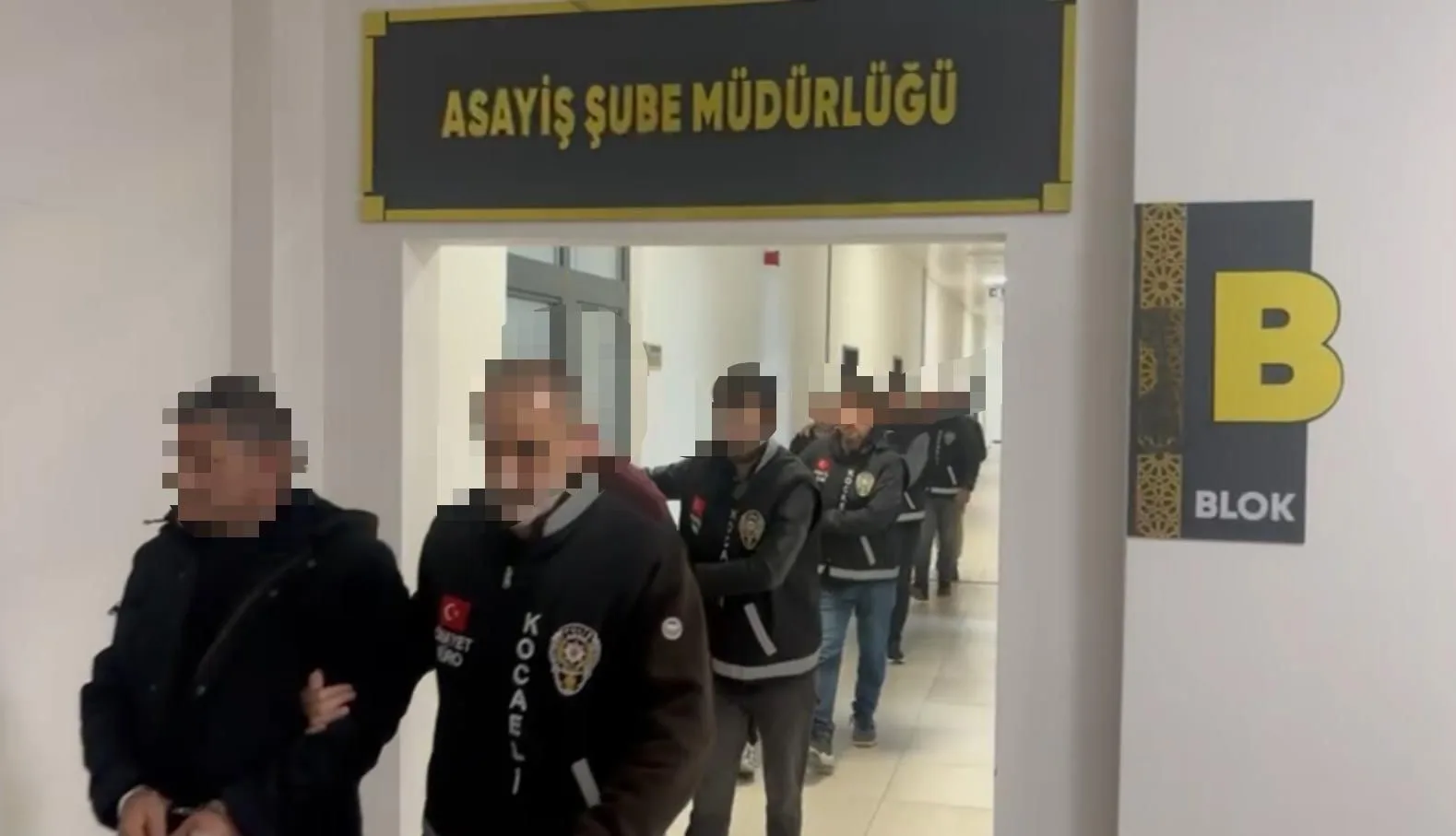 Kocaeli'de araç parkı nedeniyle yaşanan kavgada komşusunu öldüren şüpheli ve