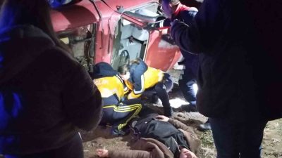 Erbaa'da virajı alamayan bir otomobil tarlaya devrildi. Kazada sürücü K.C.Ç.