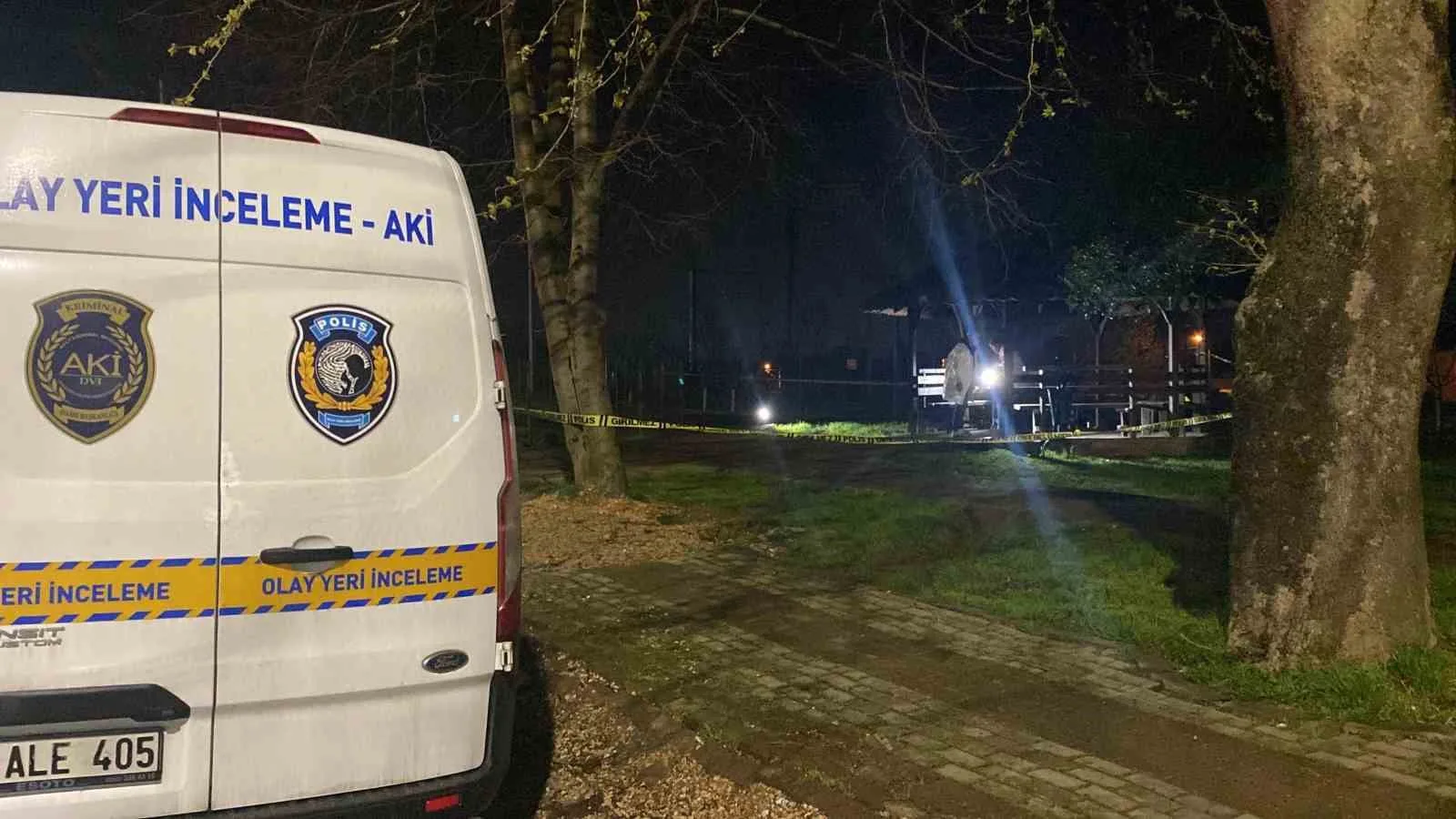 Kartepe ilçesinde parkta yaşanan olayda Hasan Hüseyin Osmanoğlu, belindeki silahla