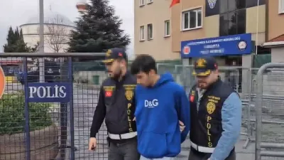 Küçükçekmece'de iki ayrı adrese silahlı saldırı düzenleyen kaçan şahıslar, polis