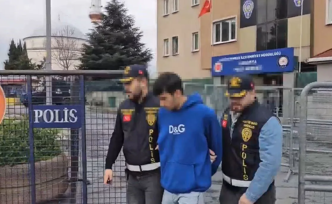 Küçükçekmece'de iki ayrı adrese silahlı saldırı düzenleyen kaçan şahıslar, polis