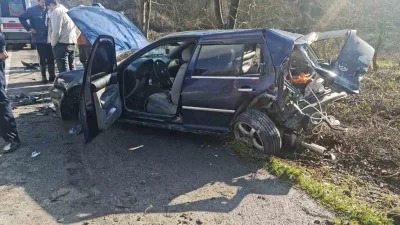 Zonguldak'ta meydana gelen trafik kazasında yangın söndürme tüpü taşıyan kamyonet,
