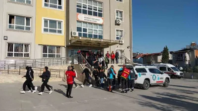 Denizli Mehmet Akif Ersoy Anadolu Lisesi'nde gerçekleştirilen deprem tatbikatında 407