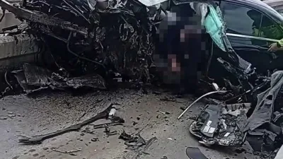 Sakarya'da lüks otomobilin kaza yapması sonucu sürücü Selman Güngör ve