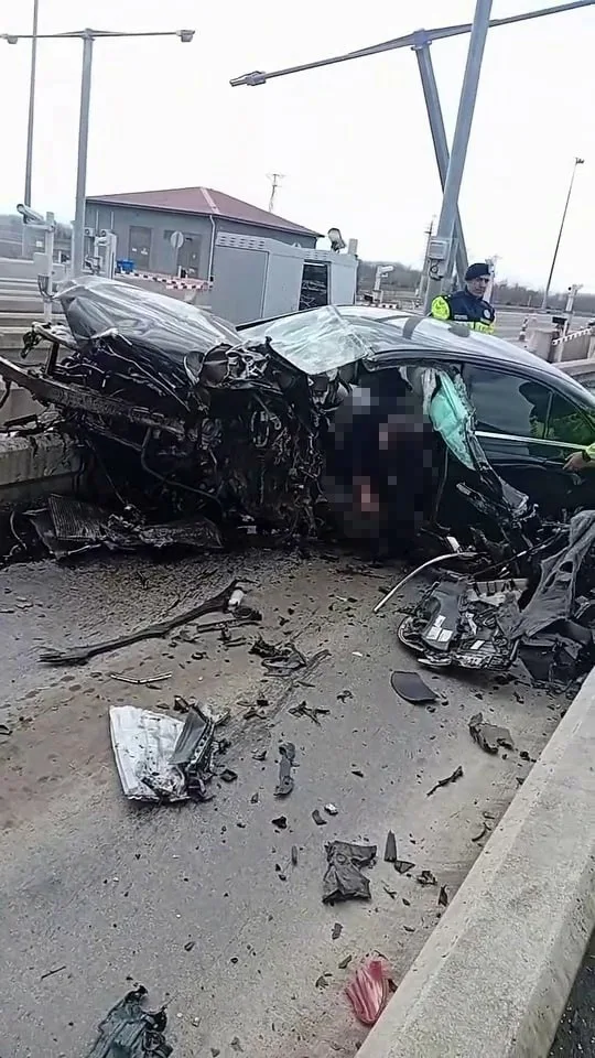 Sakarya'da lüks otomobilin kaza yapması sonucu sürücü Selman Güngör ve