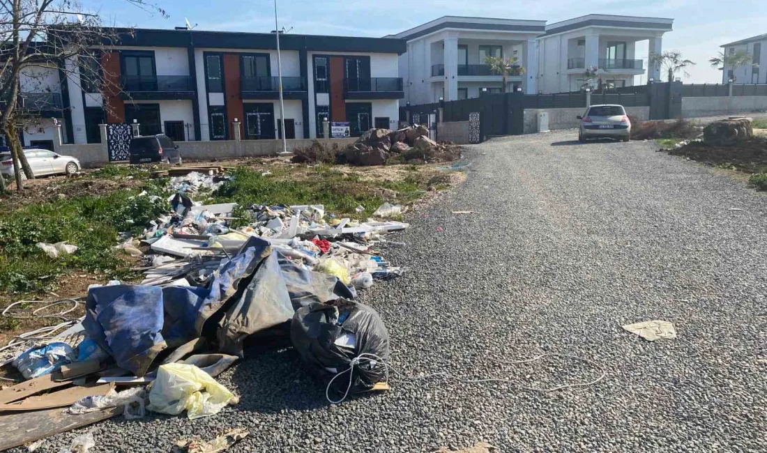 Kartepe ilçesinde hafriyat kamyonları moloz ve inşaat atıklarını lüks sitelerin