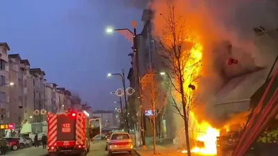 Sivas'ta bir markette çıkan yangın, iftar vaktinde paniğe sebep oldu.