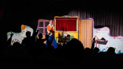 Mersin Büyükşehir Belediyesi, 'Tiyatro İzlemeyen Çocuk Kalmasın' projesiyle 25 binden