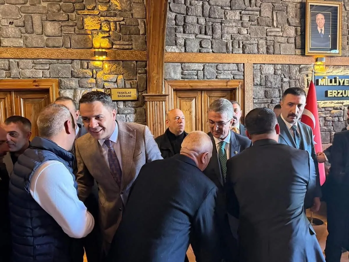 MHP Erzurum İl Başkanlığı'nda bayramlaşma töreni düzenlendi. Milletvekili Prof. Dr.