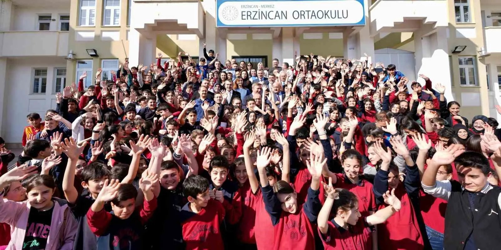 Milli Eğitim Bakanı Yusuf Tekin, Erzincan ziyaretinde Vali, milletvekili ve