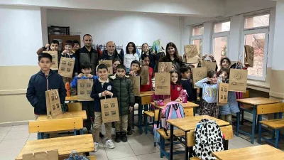 Erzincan Orman İşletme Müdürlüğü ekipleri, Erzincan'ın Kemah ilçesinde okullarda orman