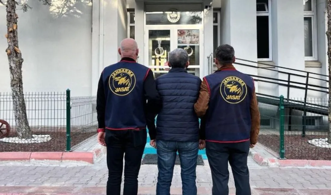 İstihbarat Belgeleri Elde Etmek ve Farklı Suçlardan Aranan Adana’da MİT