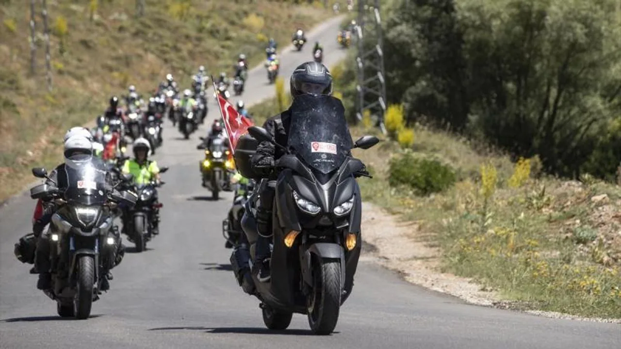 Motosiklet kazalarının önlenmesine yönelik eylem planı açıklandı. Akan trafikte yarış