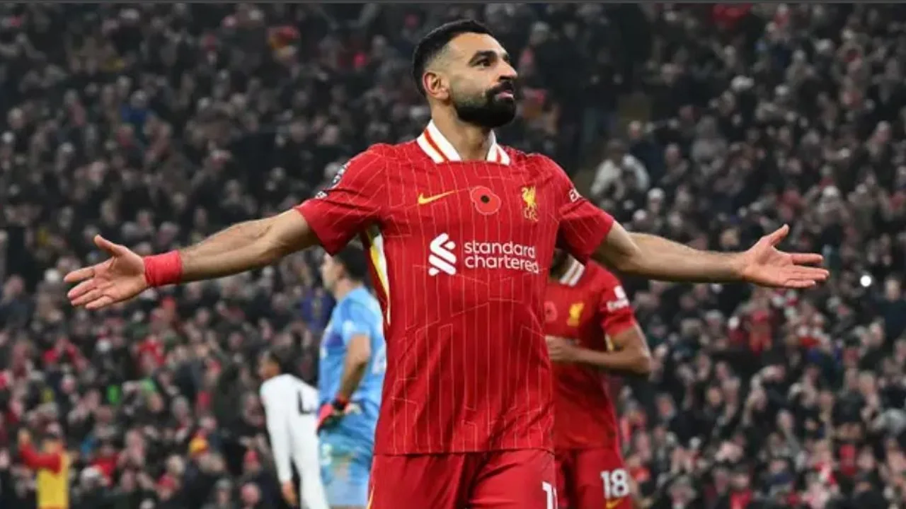 Mısırlı yıldız futbolcu Muhammed Salah, Liverpool tarihinin 3'üncü, Premier Lig'in