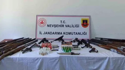 Nevşehir'de yapılan operasyonda ruhsatsız silahlarla bireysel olarak silahlanan ve hacere