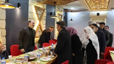 Oltu'da gerçekleşen iftar programında  Kaymakam Mustafa Çelik, 65 yaş