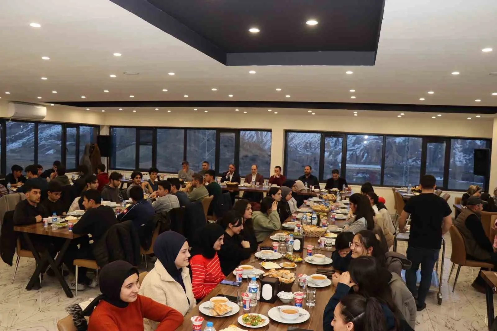 Erzurum’un Oltu İlçesi Kaymakamı Mustafa Çelik, Oltu Anadolu Fen Lisesi