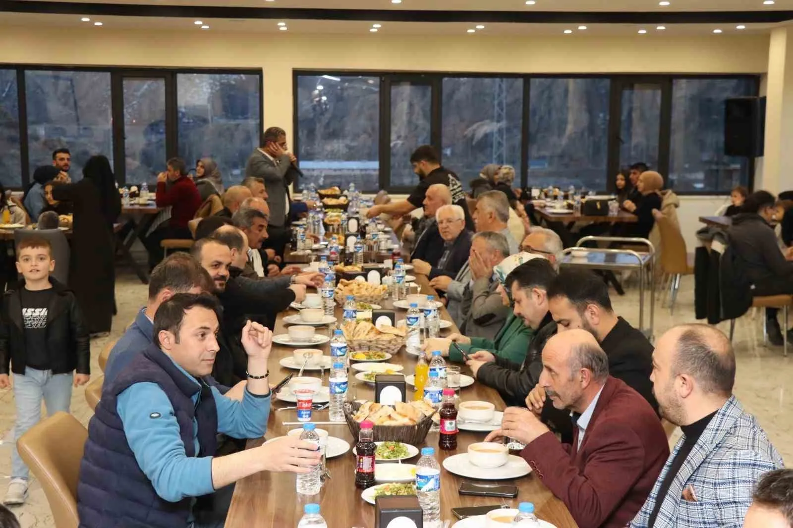 MHP Oltu Belediyesi Meclis Üyesi Hakan Serdar Er'in düzenlediği iftar