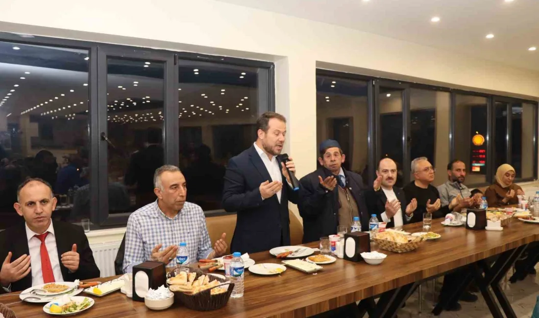 Erzurum'un Oltu ilçesinde Kaymakam Mustafa Çelik, özel gereksinimli bireylerle iftar