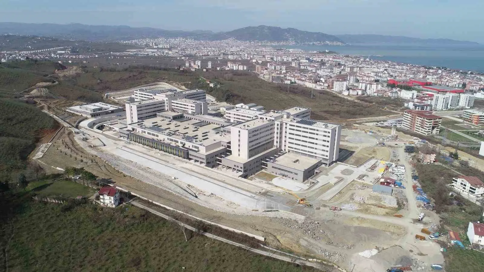 Ordu Şehir Hastanesi'nin inşaatı hızla devam ederken altyapı çalışmaları da